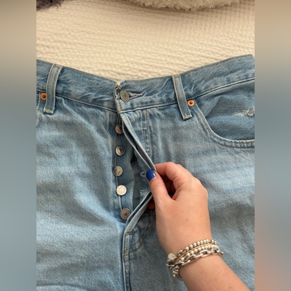 LEVI’S RIBCAGE DENIM SHORTS - Picture 6 of 9